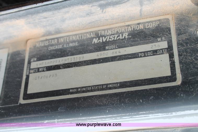 image for item L4327 1993 International 4900 flatbed truck