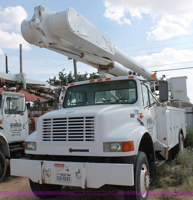 image for item L4328 1998 International 4800 bucket truck
