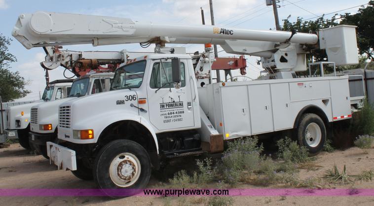 image for item L4328 1998 International 4800 bucket truck