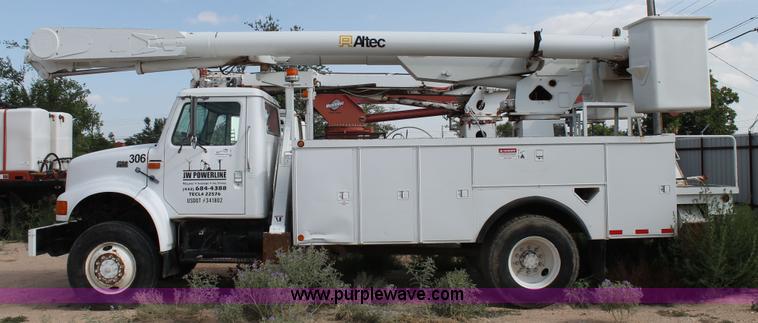 image for item L4328 1998 International 4800 bucket truck