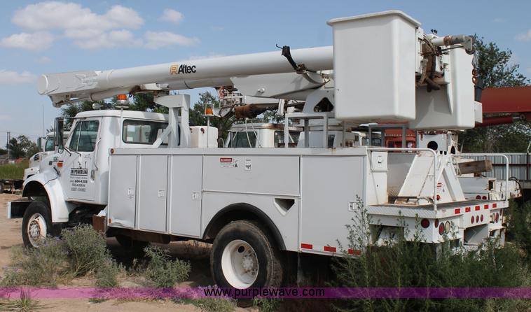 image for item L4328 1998 International 4800 bucket truck