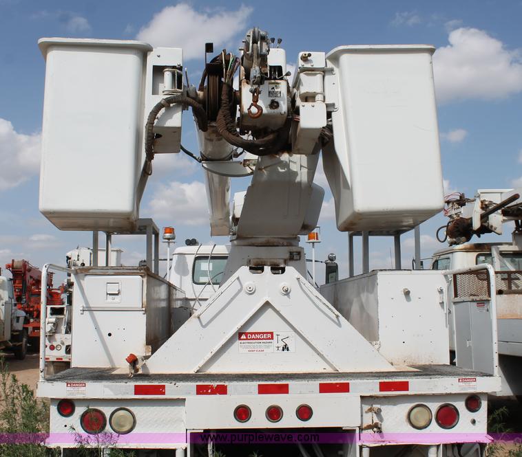 image for item L4328 1998 International 4800 bucket truck