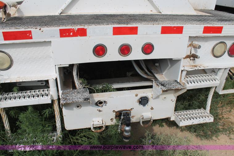 image for item L4328 1998 International 4800 bucket truck