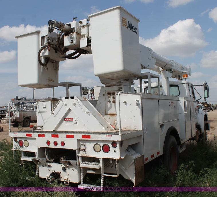 image for item L4328 1998 International 4800 bucket truck