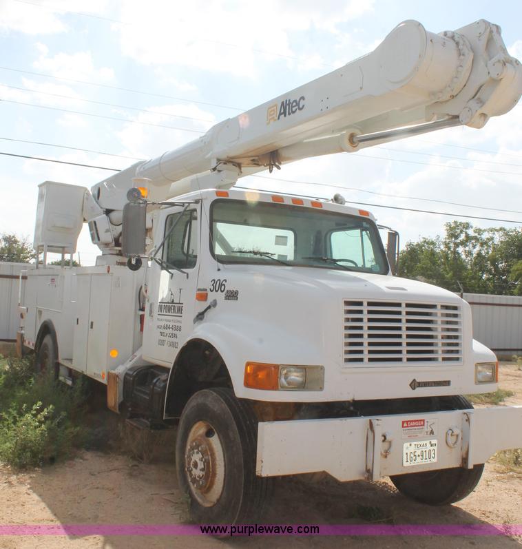 image for item L4328 1998 International 4800 bucket truck