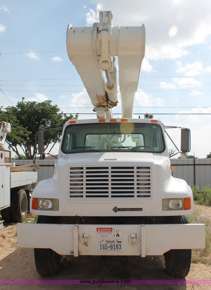 image for item L4328 1998 International 4800 bucket truck
