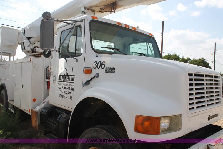 image for item L4328 1998 International 4800 bucket truck