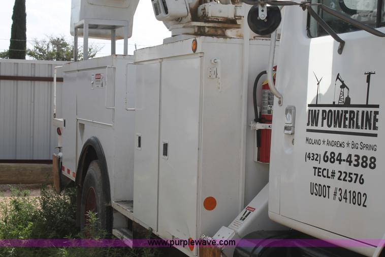 image for item L4328 1998 International 4800 bucket truck