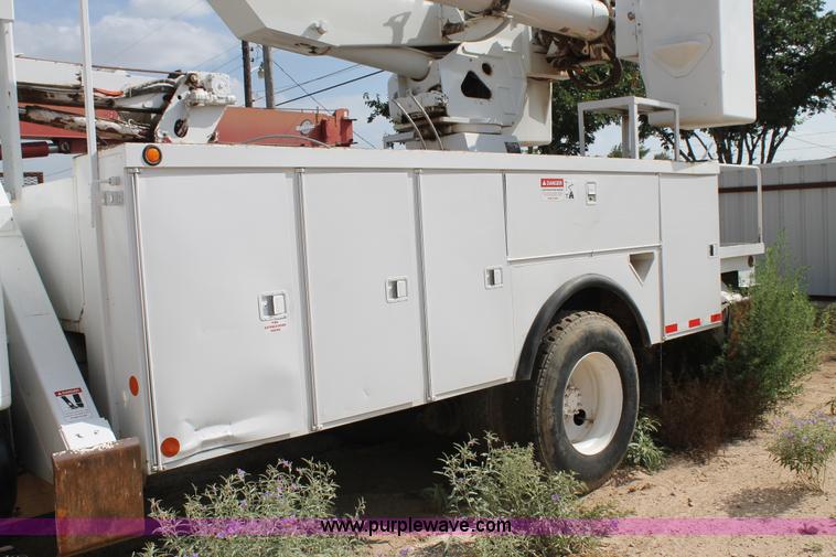 image for item L4328 1998 International 4800 bucket truck