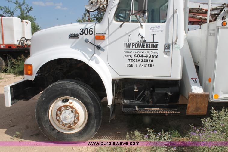 image for item L4328 1998 International 4800 bucket truck