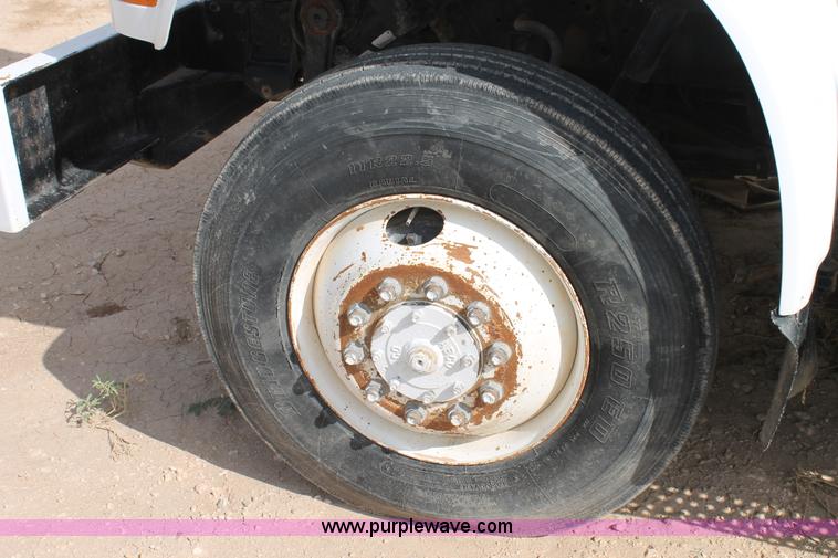 image for item L4328 1998 International 4800 bucket truck