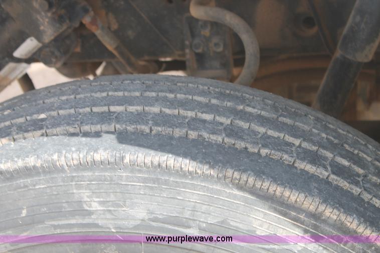 image for item L4328 1998 International 4800 bucket truck