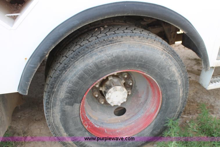 image for item L4328 1998 International 4800 bucket truck