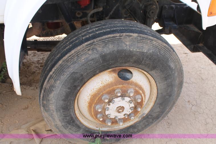 image for item L4328 1998 International 4800 bucket truck