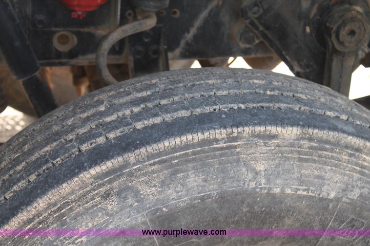 image for item L4328 1998 International 4800 bucket truck