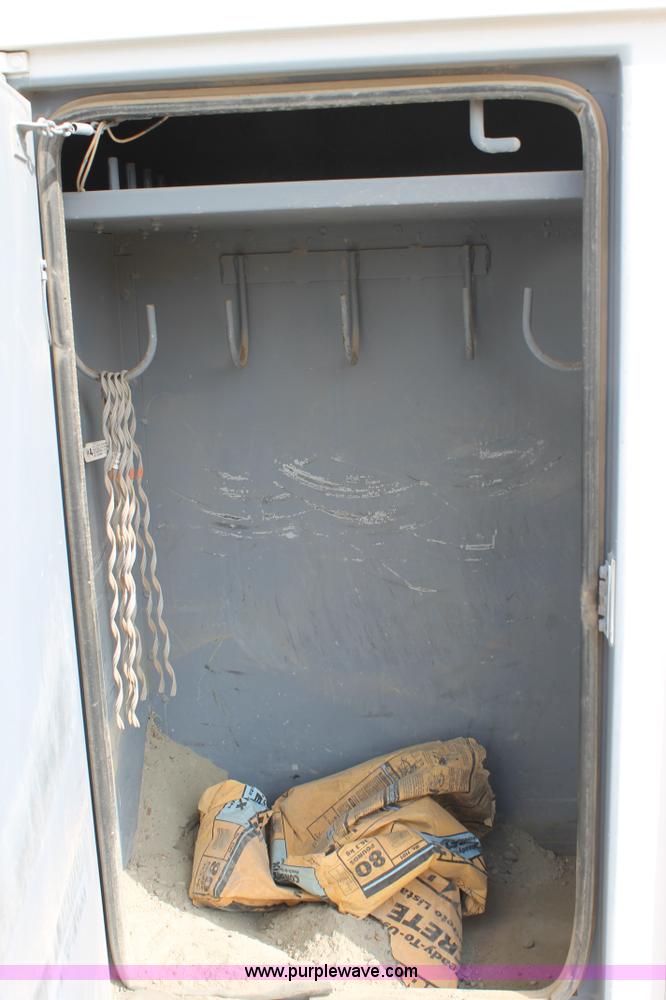 image for item L4328 1998 International 4800 bucket truck