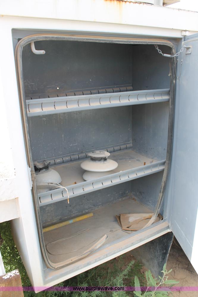 image for item L4328 1998 International 4800 bucket truck