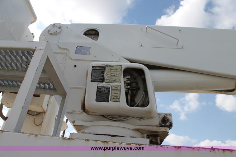 image for item L4328 1998 International 4800 bucket truck