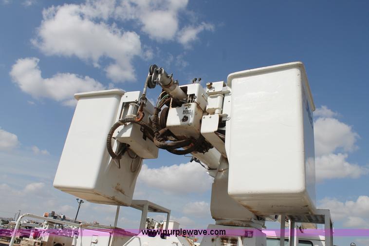 image for item L4328 1998 International 4800 bucket truck