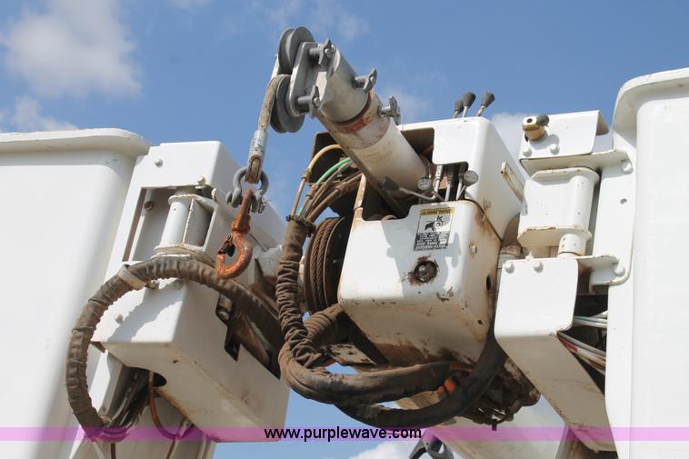 image for item L4328 1998 International 4800 bucket truck