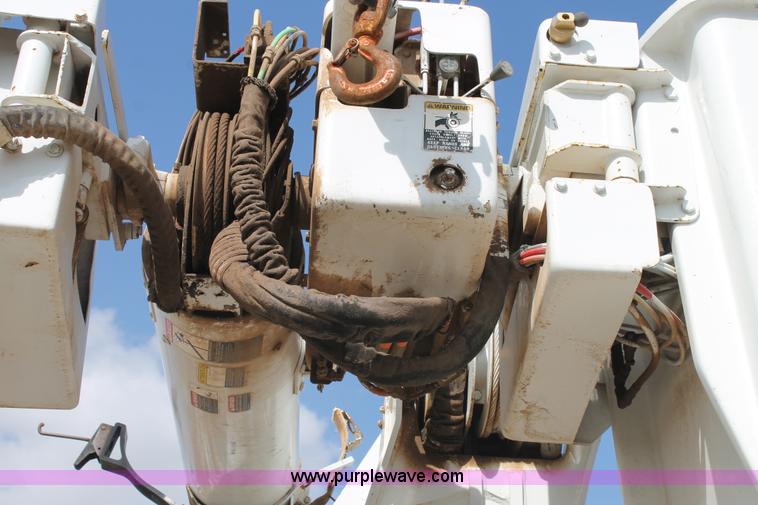 image for item L4328 1998 International 4800 bucket truck