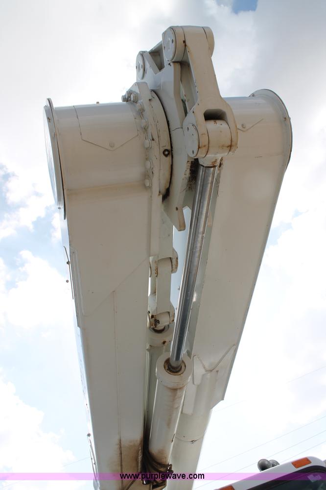 image for item L4328 1998 International 4800 bucket truck