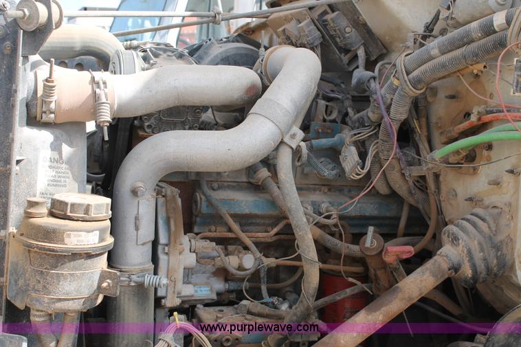 image for item L4328 1998 International 4800 bucket truck