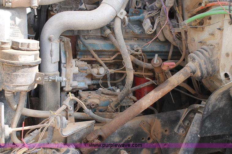 image for item L4328 1998 International 4800 bucket truck