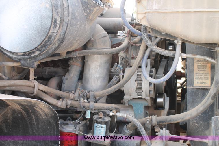 image for item L4328 1998 International 4800 bucket truck