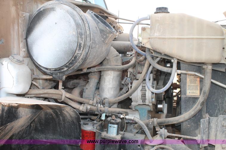 image for item L4328 1998 International 4800 bucket truck