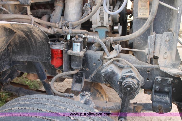 image for item L4328 1998 International 4800 bucket truck