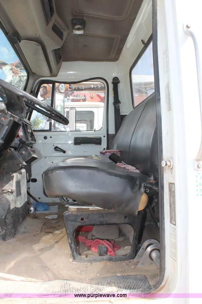 image for item L4328 1998 International 4800 bucket truck