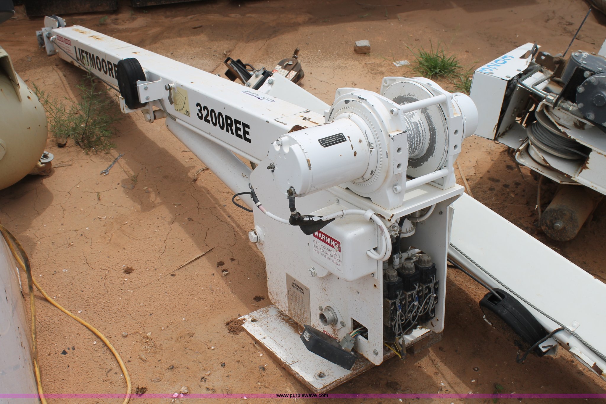 Liftmoore 3200REE service crane in Midland, TX Item BJ9479 sold Purple Wave