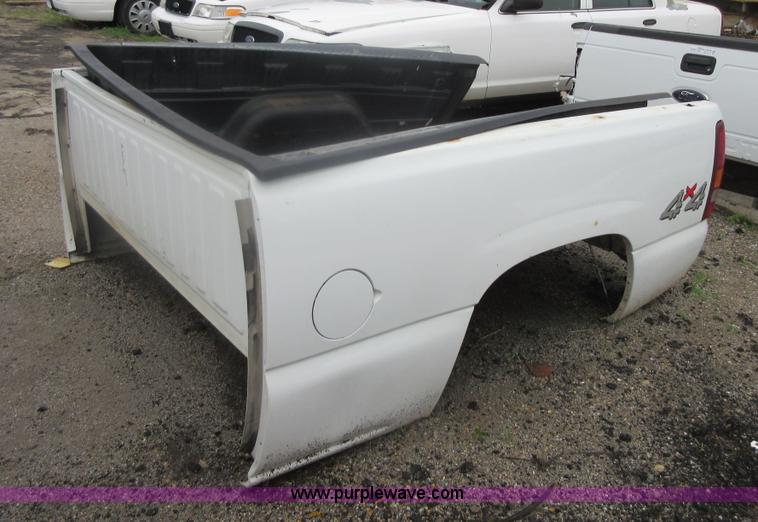 image for item AZ9112 2001 Chevrolet Silverado 4x4 truck bed