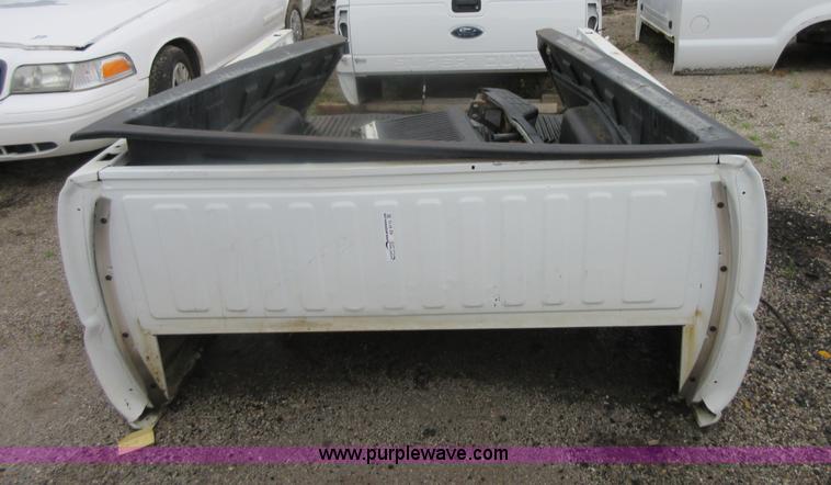 image for item AZ9112 2001 Chevrolet Silverado 4x4 truck bed