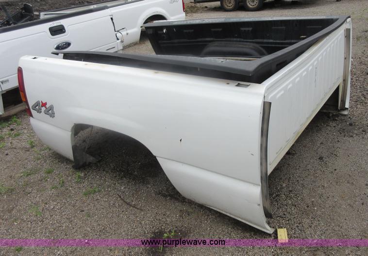 image for item AZ9112 2001 Chevrolet Silverado 4x4 truck bed