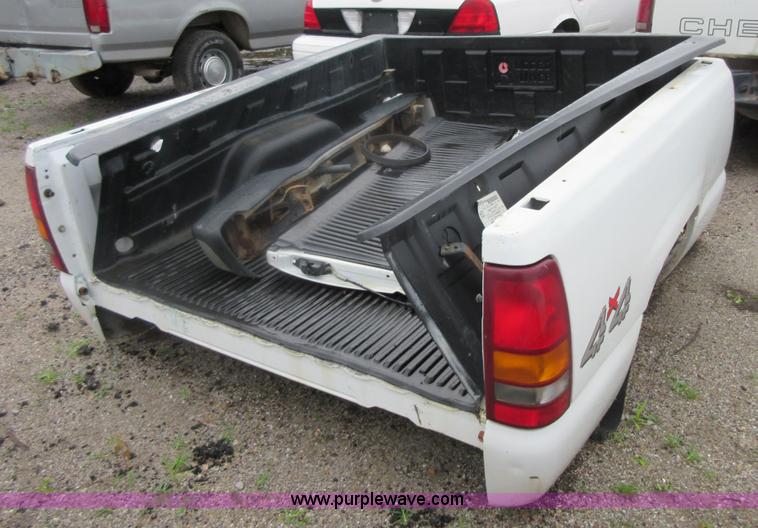 image for item AZ9112 2001 Chevrolet Silverado 4x4 truck bed