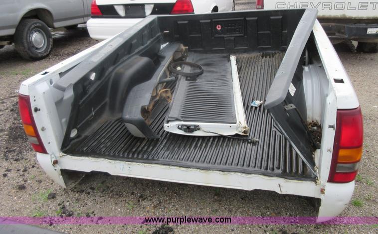 image for item AZ9112 2001 Chevrolet Silverado 4x4 truck bed