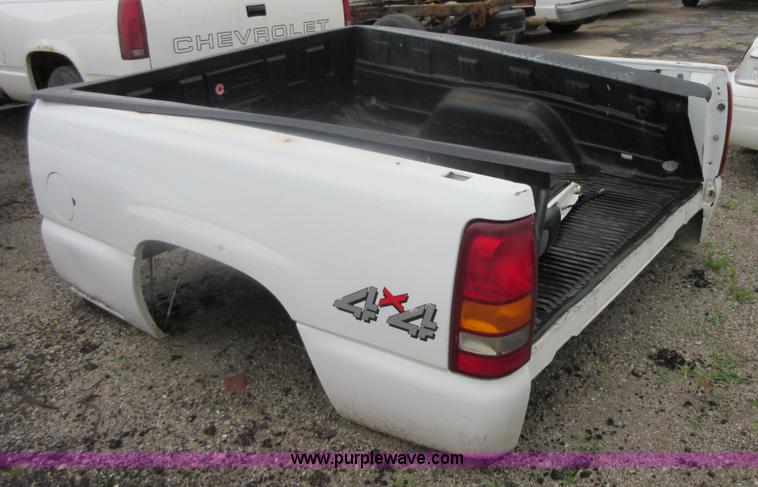 image for item AZ9112 2001 Chevrolet Silverado 4x4 truck bed