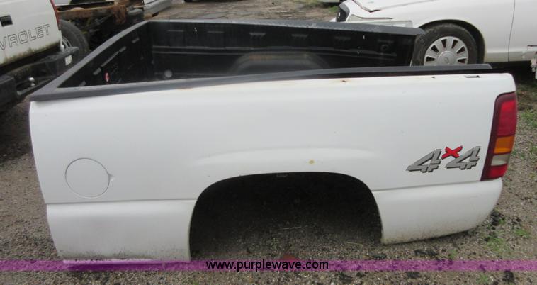 image for item AZ9112 2001 Chevrolet Silverado 4x4 truck bed