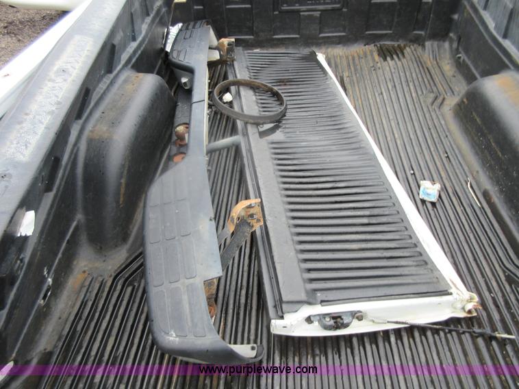 image for item AZ9112 2001 Chevrolet Silverado 4x4 truck bed