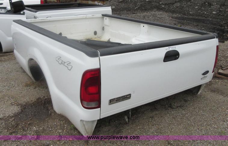 image for item AZ9114 2006 Ford F250 4x4 truck bed