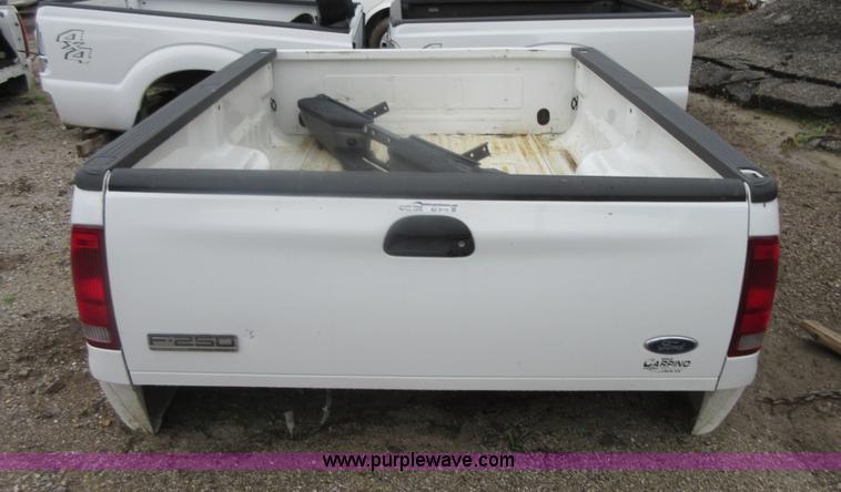 image for item AZ9114 2006 Ford F250 4x4 truck bed
