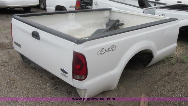 image for item AZ9114 2006 Ford F250 4x4 truck bed
