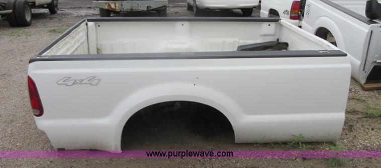 image for item AZ9114 2006 Ford F250 4x4 truck bed