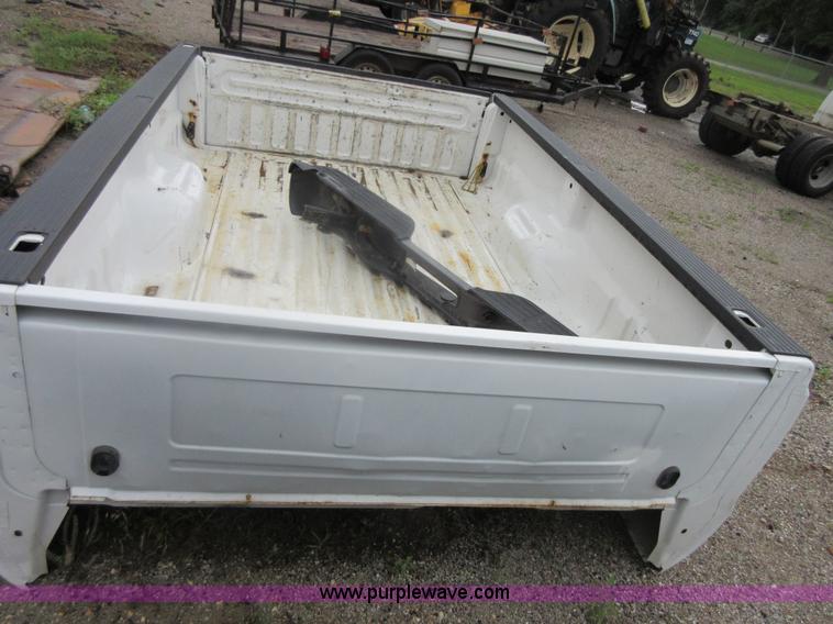image for item AZ9114 2006 Ford F250 4x4 truck bed
