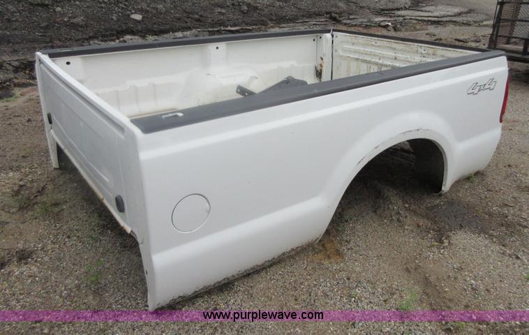 image for item AZ9114 2006 Ford F250 4x4 truck bed