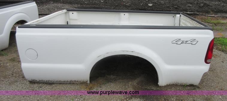 image for item AZ9114 2006 Ford F250 4x4 truck bed