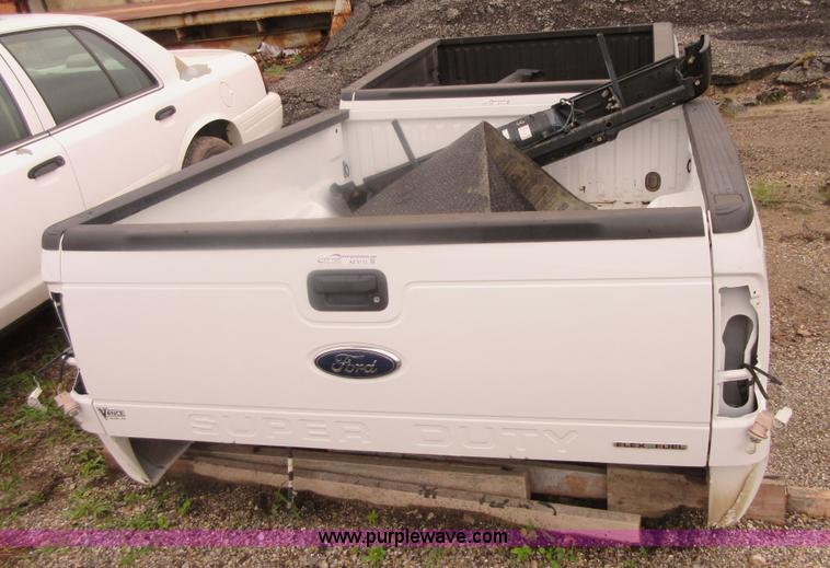 image for item AZ9115 2013 Ford F250 4x4 truck bed