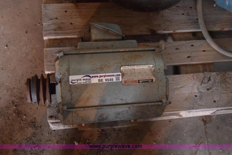 image for item BE9545 Assorted items